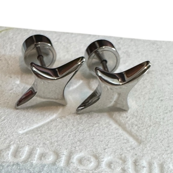 Studiocult Puffy Star Sparkle Earrings Tarnish Free Stainless Steel NWOT - Picture 1 of 7